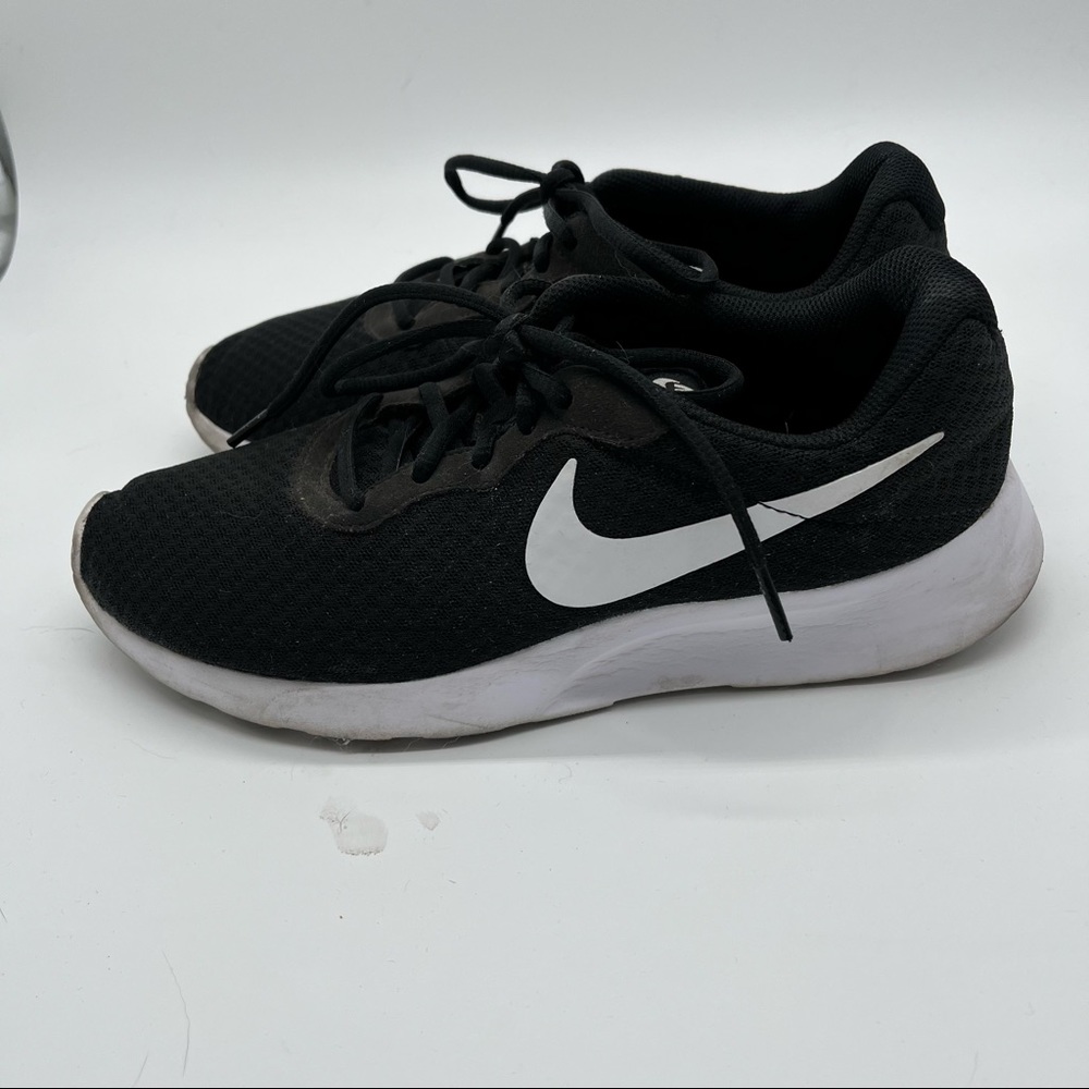 NIKE TANJUN BLACK / WHITE MEN'S RUNNING SHOES US 8 812654 011 - Picture 3 of 9
